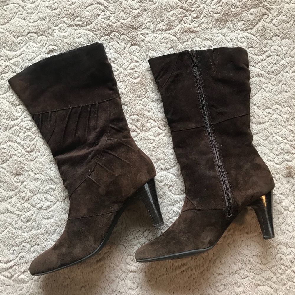 Boots - Picture 2 of 4